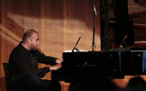 Nghệ sỹ piano nổi tiếng Ba Lan tới Việt Nam trình diễn