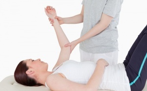 Phụ nữ mãn kinh trước tuổi 40 dễ bị gãy xương