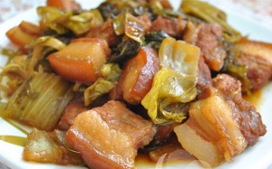 Thịt ba chỉ kho dưa cho ngày đầu tuần bận rộn