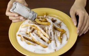 Ăn quá nhiều muối và những tác động xấu tới cơ thể