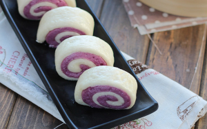 Bữa sáng nhanh gọn thơm ngon với bánh bao khoai lang tím