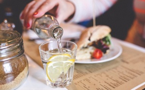 Cơ thể bị mất nước trong mùa lạnh phải làm sao?