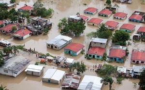 Miền Trung mưa lớn kéo dài, lũ lên rất nhanh