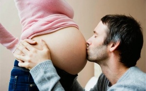 8 lợi ích tuyệt vời khi bố mẹ nói chuyện với thai nhi trong bụng