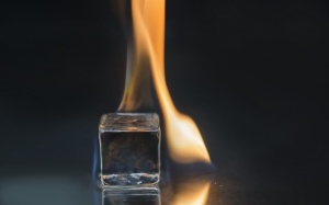 Chườm nóng – chườm lạnh: Lựa chọn đúng cho từng cơn đau