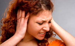 Đau tai khi đi máy bay phải làm sao?