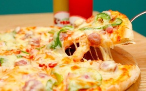 Tự làm bánh Pizza cho tiệc cuối tuần