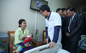 'Tôi là Phó Thủ tướng có bác sỹ, sao dân lại không?'