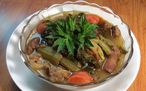 Gân bò hầm dưa cải chua -  ngon cơm ngày đông lạnh