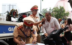 Kiến nghị gắn thiết bị đo nồng độ cồn trên ôtô