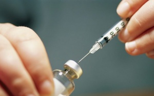 Đường máu 11.99mmol/l; HbA1c=9.7 nên tiêm insulin hay vẫn dùng thuốc uống?