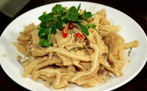 Nhậu cuối tuần với nem tai thính cuốn lá sung