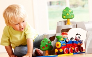 Cách chọn đồ chơi an toàn cho trẻ theo từng độ tuổi