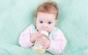 Những đồ ăn cần tránh khi bé bị táo bón