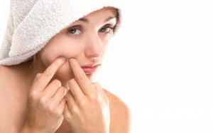 Cách trị mụn cấp tốc giúp bạn gái tự tin đi chơi Tết