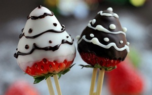 Làm dâu tây chocolate món quà Noel đầy yêu thương