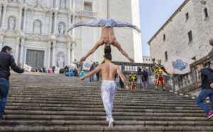 Nghệ sĩ xiếc Việt Nam “gây choáng” khi vừa xác lập Kỷ lục Guinness Thế giới