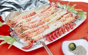 Cuối tuần vào bếp làm tôm ủ muối ngon tuyệt