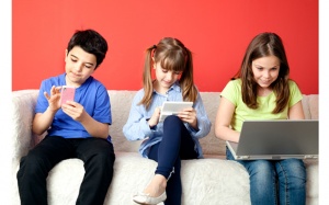 Gifographic: Trẻ xem tivi, điện thoại bao nhiêu là đủ?