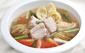 Học cách nấu canh sườn chua thơm ngon đúng điệu