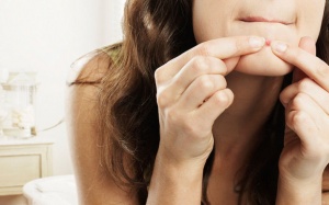 Video: Đừng bao giờ nặn mụn - Đây chính là lý do!