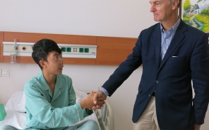 4 lần đại phẫu mang lại điều kỳ diệu cho cậu bé bị u quái “nuốt” gần hết mặt