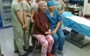 Cụ bà Trung Quốc sinh con ở tuổi 64