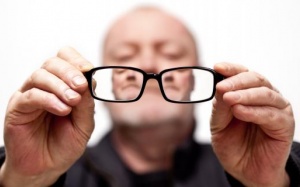 Cần làm gì khi có dấu hiệu bị đục thủy tinh thể?