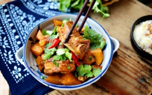 Sườn om khoai tây - tưởng thế mà không phải thế!