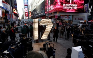 Thế giới tất bật trang hoàng chuẩn bị đón năm mới 2017