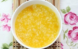 Phòng ngừa táo bón cho bé bằng món cháo đậu xanh