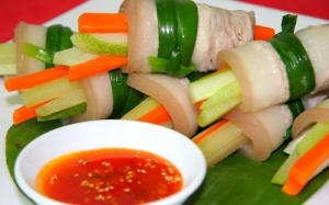 Chống ngán bằng món thịt ba chỉ cuộn rau củ