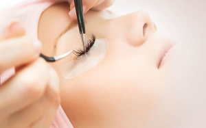 Nối mi: Nên hay không?