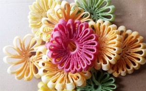 Cách làm mứt dừa hình hoa cúc đón Tết