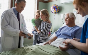 Kết hôn giúp giảm một nửa tỷ lệ gãy xương hông khi về già