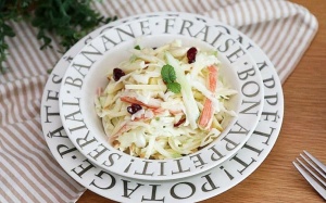 Làm ngay salad bắp cải chống ngán ngày Tết