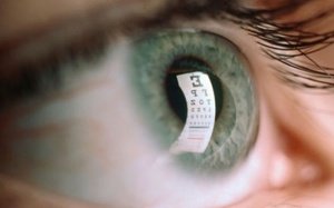 Vì sao mắt ngày càng mờ và nhìn kém?