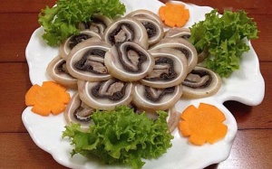 Tai heo cuộn mộc nhĩ giòn dai sần sựt