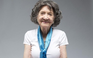 Lời khuyên từ huấn luyện viên yoga cao tuổi nhất thế giới