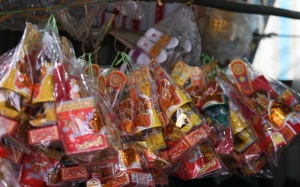 Làm vàng mã kiếm tiền triệu ngày cúng ông Công ông Táo