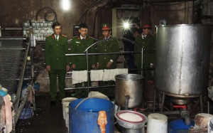 Bắt quả tang cơ sở sản xuất bánh phở dùng chất cấm formol