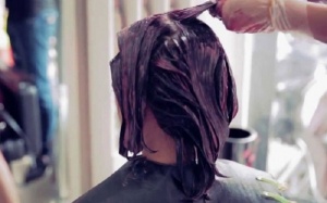 Vào viện cấp cứu vì nhuộm tóc làm đẹp ngày Tết