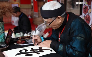 Gần 100 ông đồ khai bút trong ngày Hội chữ Xuân Đinh Dậu 2017