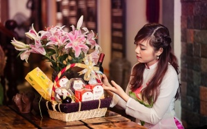 Quên bánh kẹo đi, giỏ quà Tết vạn người mê phải có những thứ này