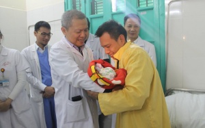 Thay van tim ở tuần thai 16, sản phụ vẫn sinh con khỏe mạnh