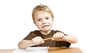  Tìm hiểu về hội chứng Tourette khiến trẻ bị co giật