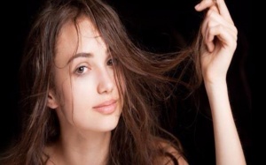 5 cách chăm sóc tóc sai lầm mà ai cũng tưởng đúng