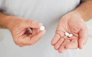 Nên làm gì khi đang sử dụng thuốc steroid đường uống?