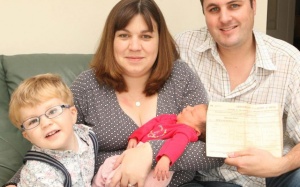 Sinh con gái đầu tiên trong dòng họ hơn 100 năm chỉ toàn con trai