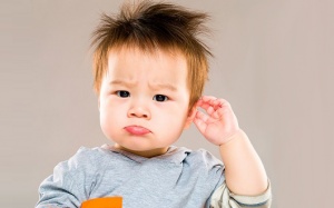 8 biện pháp tự nhiên giúp trị nhiễm trùng tai cho trẻ